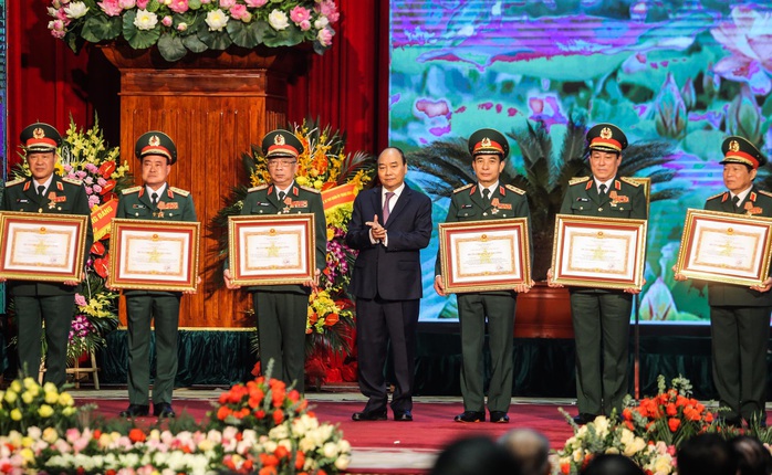 Thủ tướng: Bảo vệ Tổ quốc tuyệt đối không để bị động, bất ngờ - Ảnh 11.