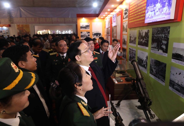 Phó Thủ tướng khai trương triển lãm quân sự - quốc phòng - Ảnh 4.