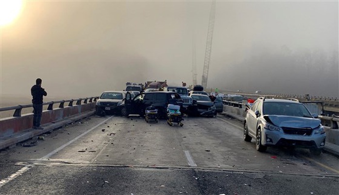 Mỹ: 69 xe gặp tai nạn liên hoàn, hàng chục người bị thương - Ảnh 3.