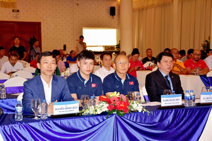 Trợ lí Lê Huy Khoa không phiên dịch cho HLV Park Hang-seo ở VCK U23 châu Á 2020 - Ảnh 3.
