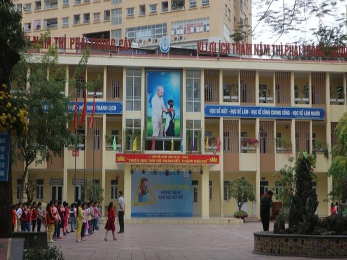 Chủ tịch Hà Nội yêu cầu xử lý vụ cô giáo bị 17 phụ huynh tố giật tóc, đạp học sinh - Ảnh 1.