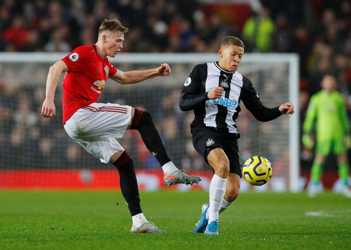 Newcastle dâng bàn thắng, Man United ngược dòng ngoạn mục - Ảnh 1.