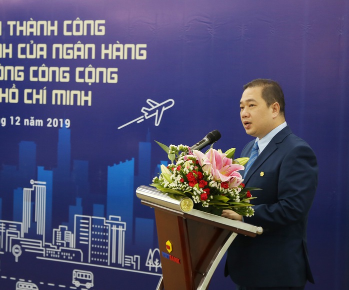 Ngân hàng đầu tiên chào sân thẻ thanh toán vé xe buýt công cộng - Ảnh 1. Ngân hàng đầu tiên chào sân thẻ thanh toán vé xe buýt công cộng - Ảnh 1.