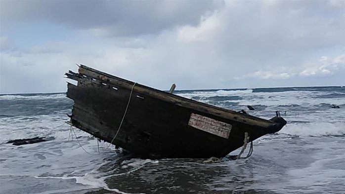 Nhật Bản phát hiện “tàu ma” chứa 7 thi thể - Ảnh 2.
