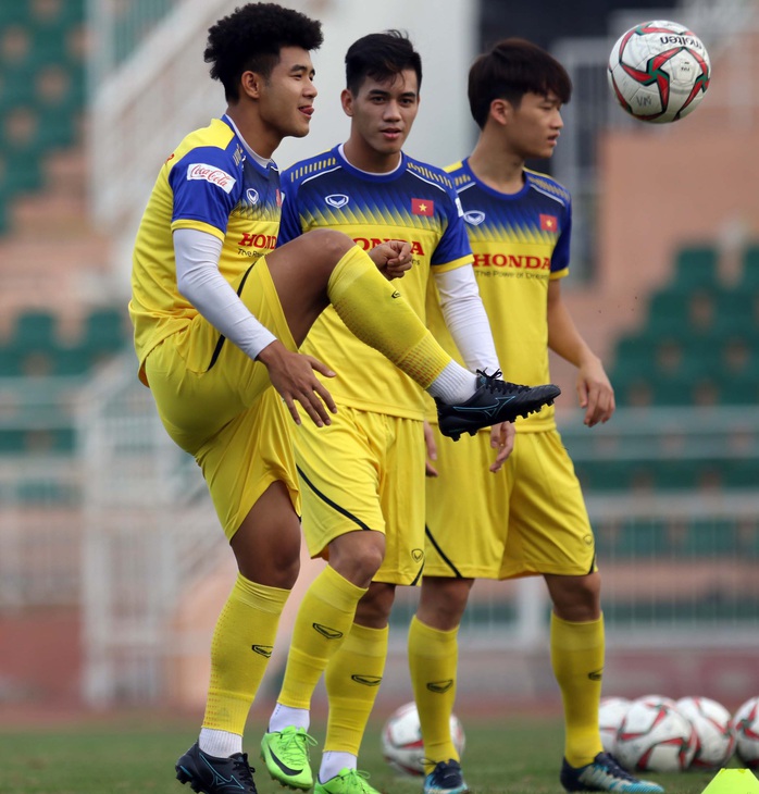 HLV Park Hang-seo gạch tên 3 cầu thủ, Đình Trọng vẫn hồi hộp - Ảnh 1.