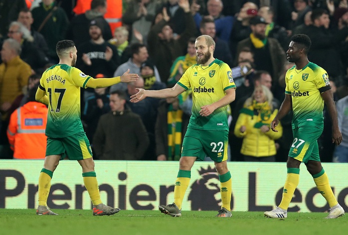 Thoát hiểm nghẹt thở tại Carrow Road, Tottenham lỡ bước vào top 4 - Ảnh 3.