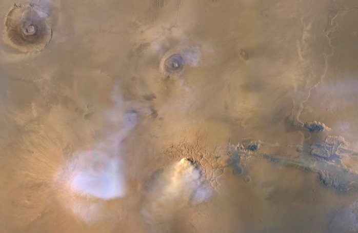 Bí ẩn những ngọn tháp ma cao hàng chục dặm trên Sao Hỏa - Ảnh 1.