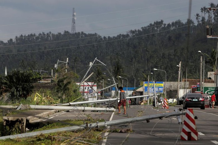 Bão Kammuri rời Philippines, hướng ra biển Đông - Ảnh 5.