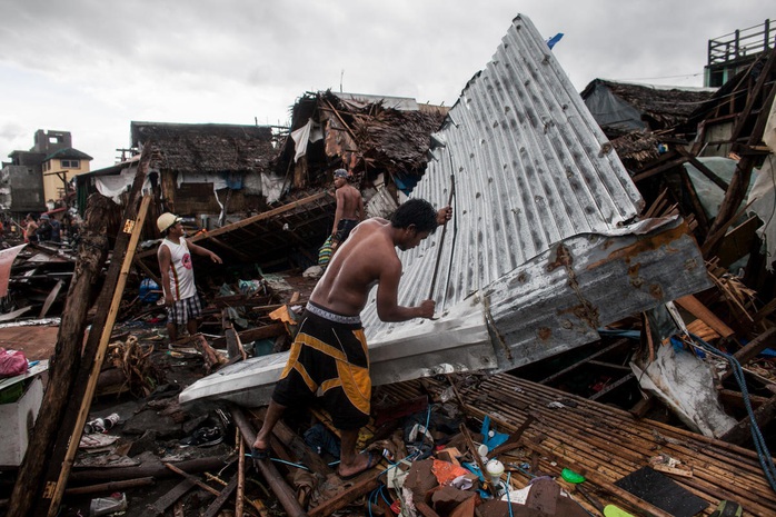 Bão Kammuri rời Philippines, hướng ra biển Đông - Ảnh 6.