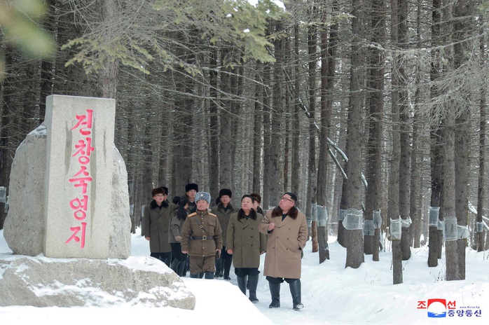 Lãnh đạo Triều Tiên cưỡi bạch mã trong khung cảnh đẹp khó cưỡng - Ảnh 4.