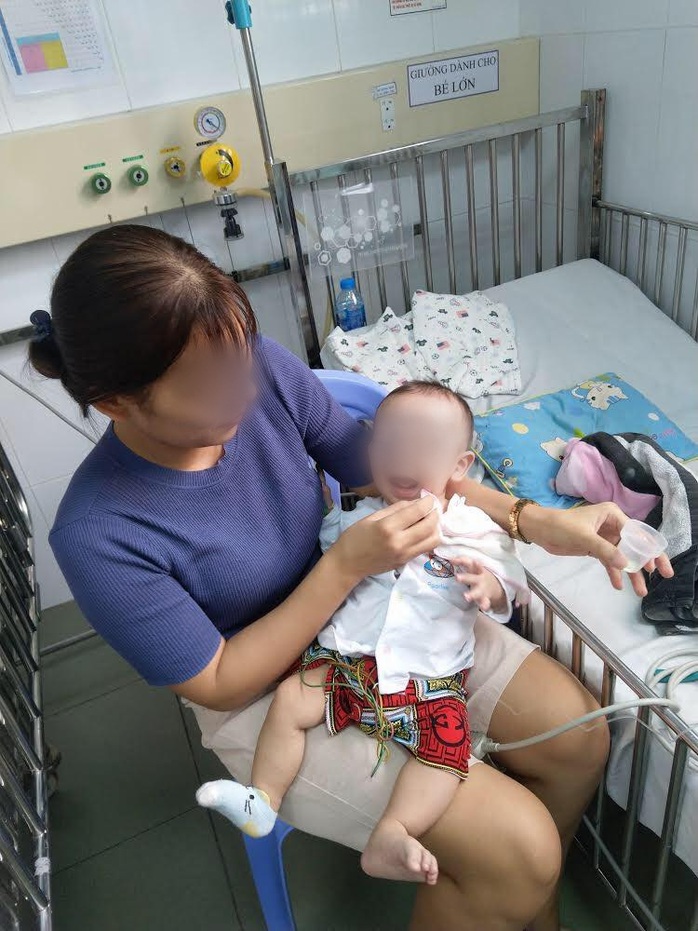 Bác sĩ Bệnh viện Nhi Đồng 1 thông tin về bệnh lạ ở em bé 7 tháng tuổi - Ảnh 2.