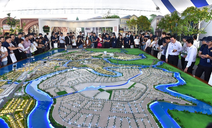 Khó lý giải sức hút trong 2 ngày đầu diễn ra Novaland Expo - Ảnh 1. Khó lý giải sức hút trong 2 ngày đầu diễn ra Novaland Expo - Ảnh 1.