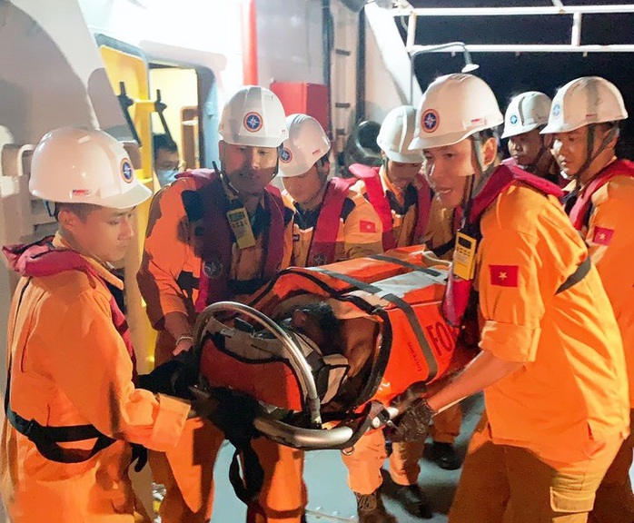 Khánh Hòa: Liên tục cứu nạn thuyền viên nước ngoài sau bão Kammuri - Ảnh 3.