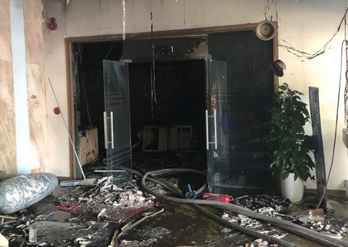 Cháy chi nhánh ngân hàng BIDV, đưa khoảng 60 người thoát ra ngoài an toàn - Ảnh 5.