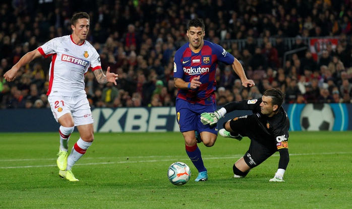 Messi nâng Quả bóng vàng, lập siêu phẩm hat-trick ở Nou Camp - Ảnh 7.