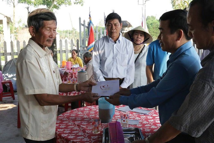 6 học sinh chết đuối: Bộ GD-ĐT, LĐLĐ Quảng Nam thăm hỏi gia đình các nạn nhân - Ảnh 2.