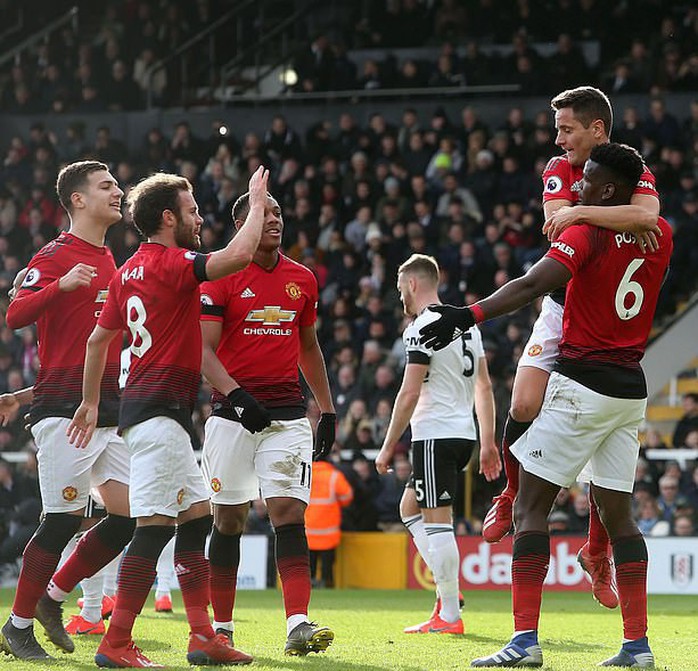 Paul Pogba rực sáng, Man United soán chỗ Chelsea ở Top 4 - Ảnh 7.