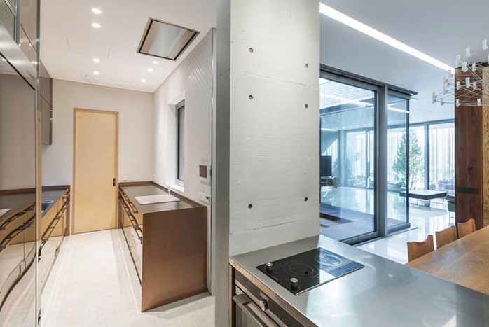 Nhà phố lạ mắt với mặt tiền lưới mưa làm từ thép ống - Ảnh 9. Nhà phố lạ mắt với mặt tiền lưới mưa làm từ thép ống - Ảnh 9.