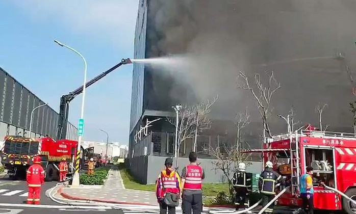 Vụ cháy kho hàng tại Đài Loan: Yêu cầu bồi thường thỏa đáng cho NLĐ - Ảnh 1.