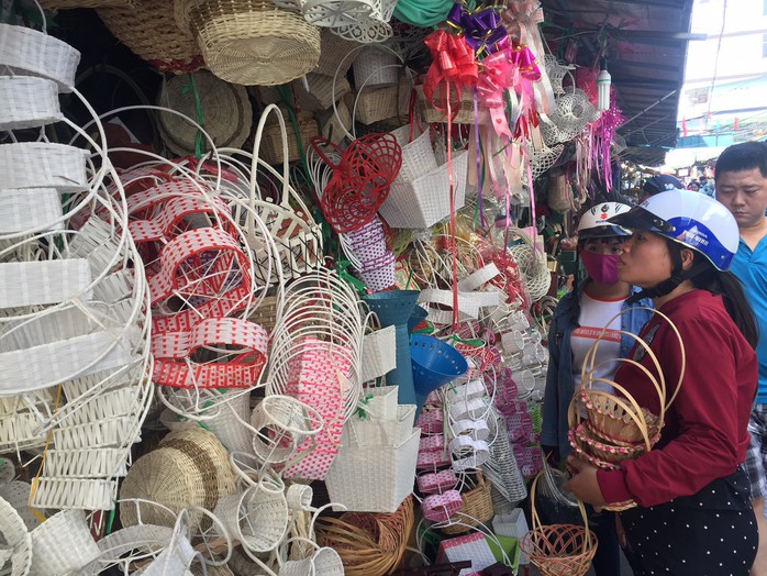 Chợ hoa Hồ Thị Kỷ đông nghẹt người trước ngày Valentine - Ảnh 16.