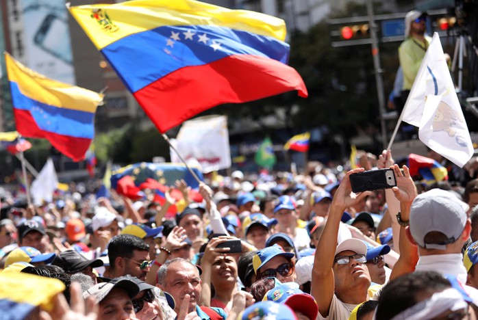 Venezuela: Thủ lĩnh đối lập tuyên bố chỉ thị trực tiếp quân đội mở cửa cho hàng viện trợ  - Ảnh 2.