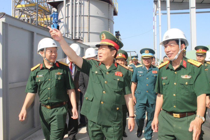 Bộ trưởng Bộ Quốc phòng làm việc tại điểm nóng dioxin sân bay Biên Hòa - Ảnh 2.