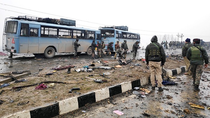 Ấn Độ cảnh báo Pakistan sau vụ đánh bom khiến 44 binh sĩ thiệt mạng - Ảnh 2.