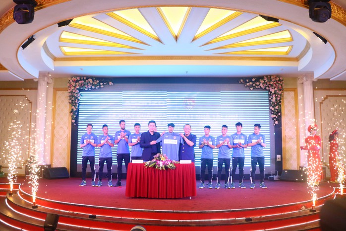 Treo thưởng nóng 500 triệu đồng cho CLB Than Quảng Ninh nếu thắng Hà Nội - Ảnh 1.