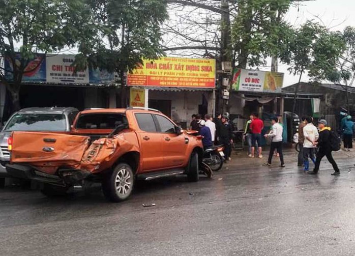 Xe container gây tai nạn liên hoàn nghiêm trọng, 4 người thương vong - Ảnh 2.