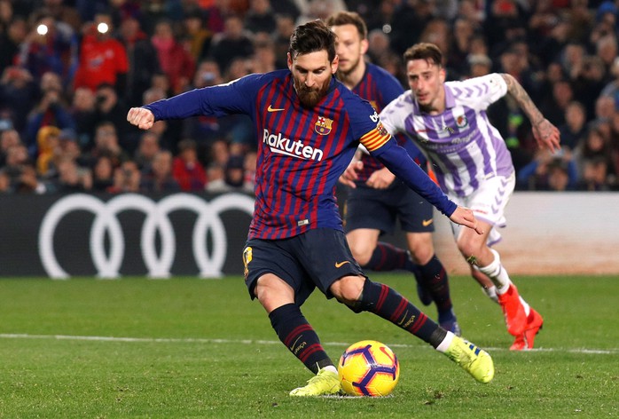 Messi ôm mặt vì hỏng phạt đền, Barcelona chật vật hạ Valladolid - Ảnh 4.