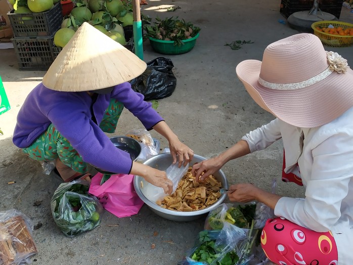 (bài dang 29 tet, gui ba hoi dong)Bồi hồi chợ quê ngày cuối năm - Ảnh 6.