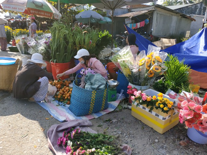 (bài dang 29 tet, gui ba hoi dong)Bồi hồi chợ quê ngày cuối năm - Ảnh 1.