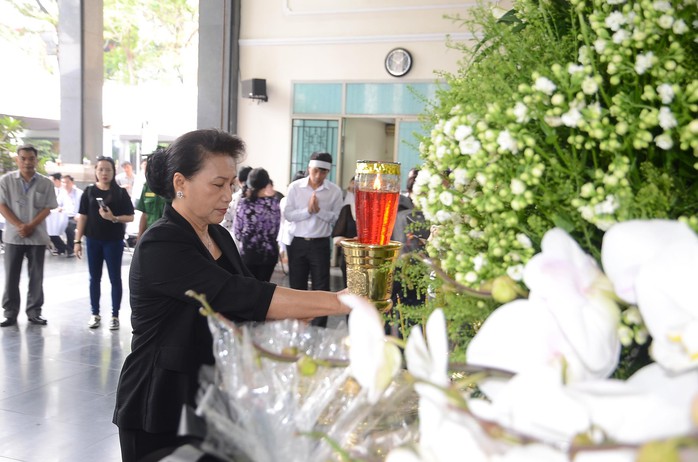Chủ tịch Quốc hội đến viếng bà Nguyễn Thị Thu - Ảnh 1.