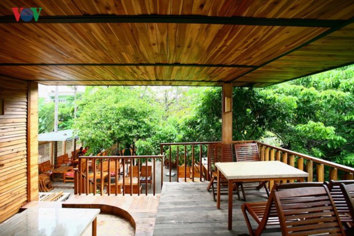 Quán cà phê hút khách với cây xanh và hồ cá - Ảnh 13. Quán cà phê hút khách với cây xanh và hồ cá - Ảnh 13.