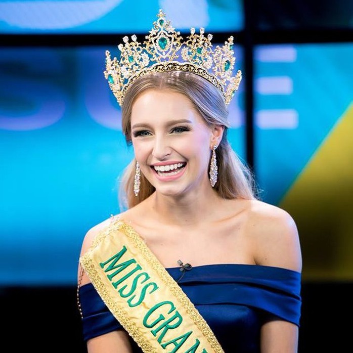 Hoa hậu Hòa bình Quốc tế 2015 bị truất ngôi - Ảnh 4.