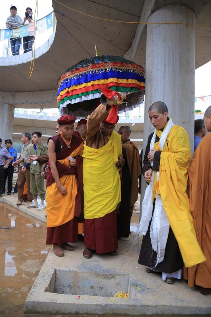 Vạn người dự đại lễ cầu an, cầu siêu tại Đại Bảo Tháp Mandala Tây Thiên - Ảnh 4.