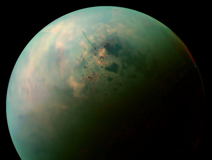 Mặt trăng Titan tồn tại dạng sự sống mê-tan điên rồ? - Ảnh 1.