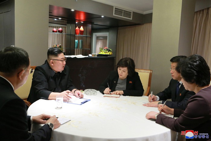 Thượng đỉnh Mỹ - Triều: Hai nhà lãnh đạo ăn tối hơn một giờ rưỡi - Ảnh 6.