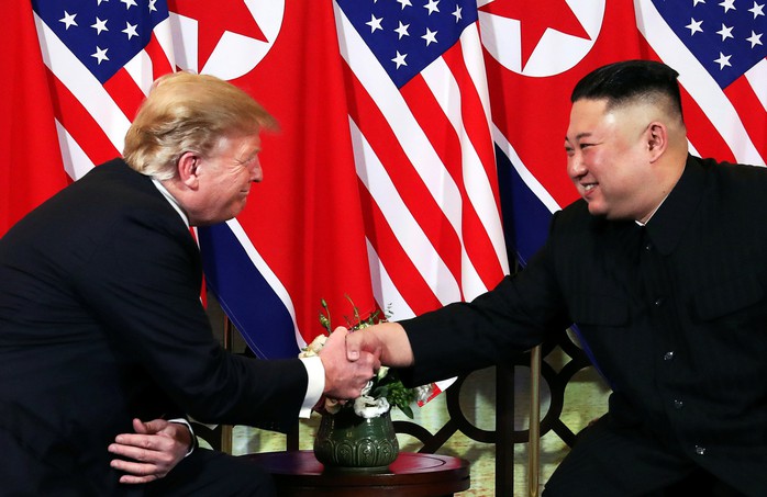 Hội ngộ tại Hà Nội: Hai ông Trump và Kim bắt tay thân tình, trò chuyện cởi mở - Ảnh 11.