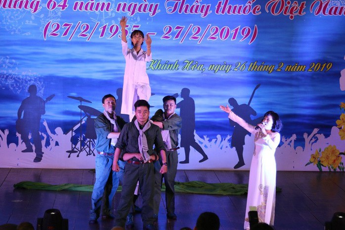 Sôi nổi hội thi tiếng hát ngành Y tế tỉnh Khánh Hòa - Ảnh 2.