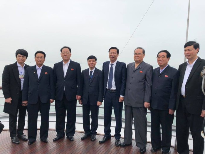 3 phó chủ tịch Đảng Lao động Triều Tiên thăm vịnh Hạ Long - Ảnh 10.