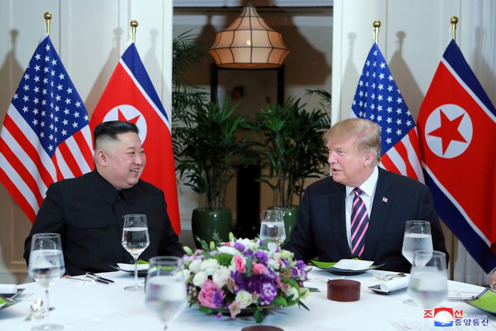 Đầu bếp Triều Tiên, phương Tây múa chảo phục vụ hai ông Donald Trump và Kim Jong-un - Ảnh 1.