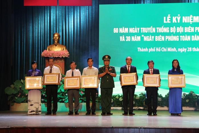 Bí thư Nguyễn Thiện Nhân dự kỷ niệm 60 năm Ngày truyền thống Bộ đội Biên phòng - Ảnh 2.