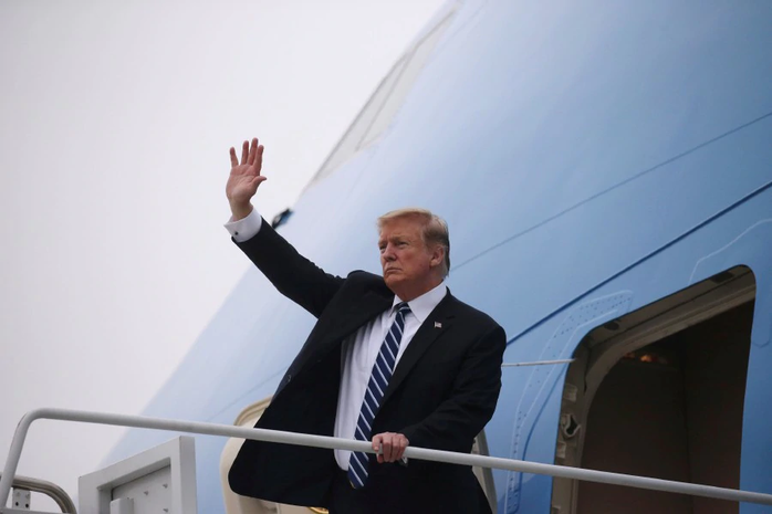 Tổng thống Trump rời Việt Nam - Ảnh 3.