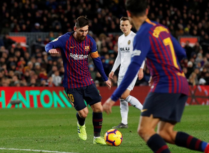 Cú đúp của Messi giúp Barcelona thoát hiểm trước Valencia - Ảnh 1.