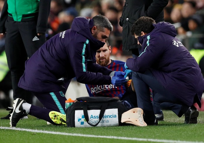 Cú đúp của Messi giúp Barcelona thoát hiểm trước Valencia - Ảnh 4.