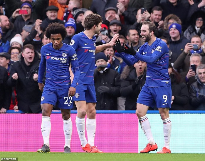 Higuain đại náo Stamford Bridge, Chelsea trở lại đường đua Ngoại hạng - Ảnh 2.
