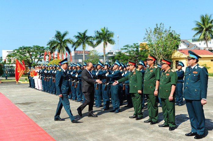 Thủ tướng chúc Tết tại Sư đoàn không quân 372 - Ảnh 1.