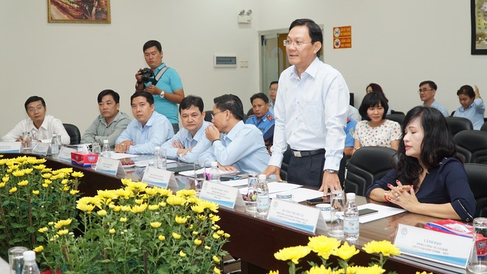 Bộ trưởng Bộ GTVT Nguyễn Văn Thể thăm, chúc Tết CBCNV  Bến xe Miền Đông - Ảnh 2.