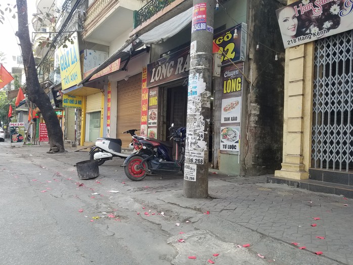 Hải Phòng, Bắc Giang: Xác pháo vương vãi trên nhiều tuyến đường - Ảnh 2.